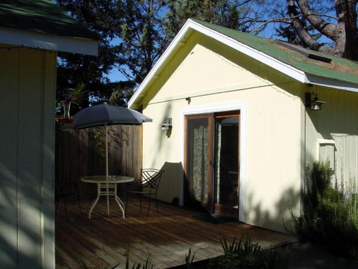 Backyard Garden Oasis Bed & Breakfast Middletown Екстериор снимка
