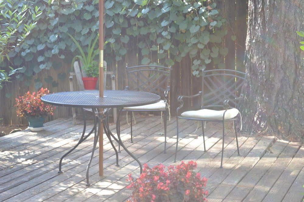 Backyard Garden Oasis Bed & Breakfast Middletown Екстериор снимка